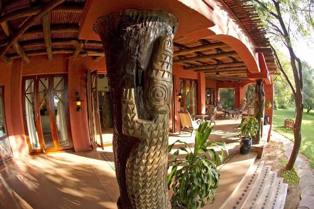 Sanctuary Chobe Chilwero Hotel Kasane Bagian luar foto